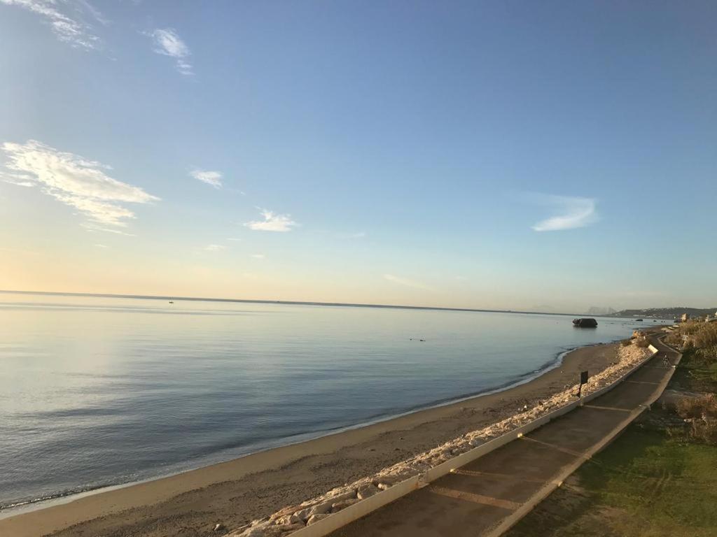 Casa De Playa Lejlighed Estepona Eksteriør billede